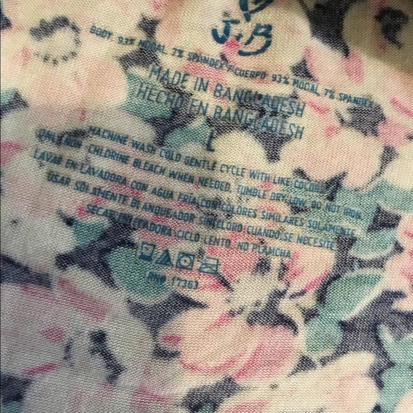 J & B Large floral lounge shorts - Picture 2 of 9
